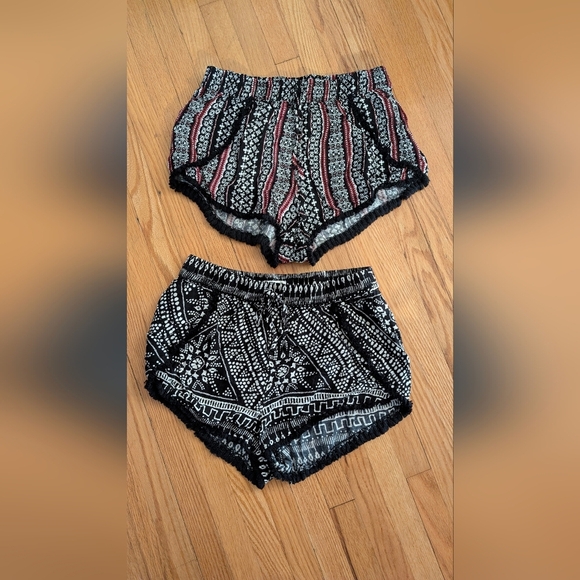 Garage Black and White Patterned Shorts 3/$20 - Picture 1 of 7